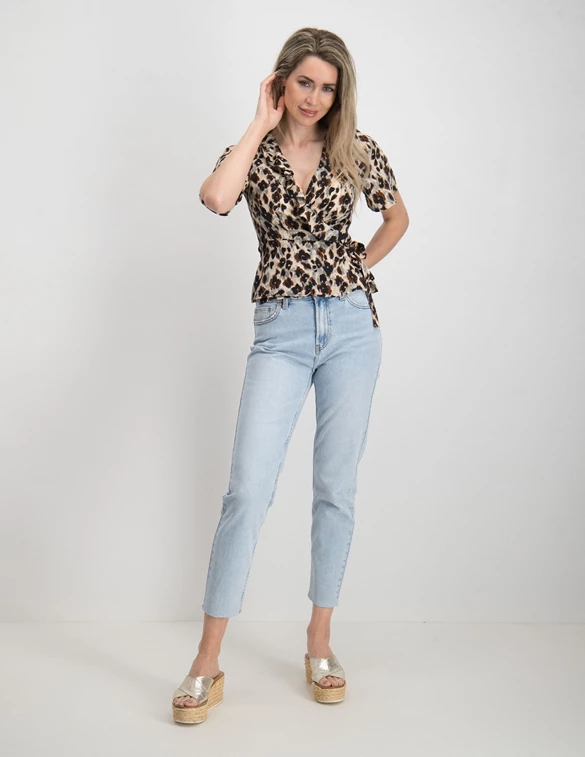 Only ONLCARLY S/S WRAP SHORT TOP WVN 15247533