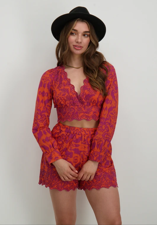 Only ONLLOU EMB L/S V-NECK SHORT TOP PTM 15313170